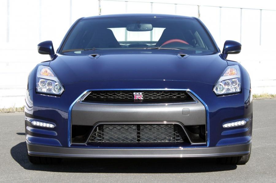  Nissan GT-R 2015 года  (фото 53 из 56)